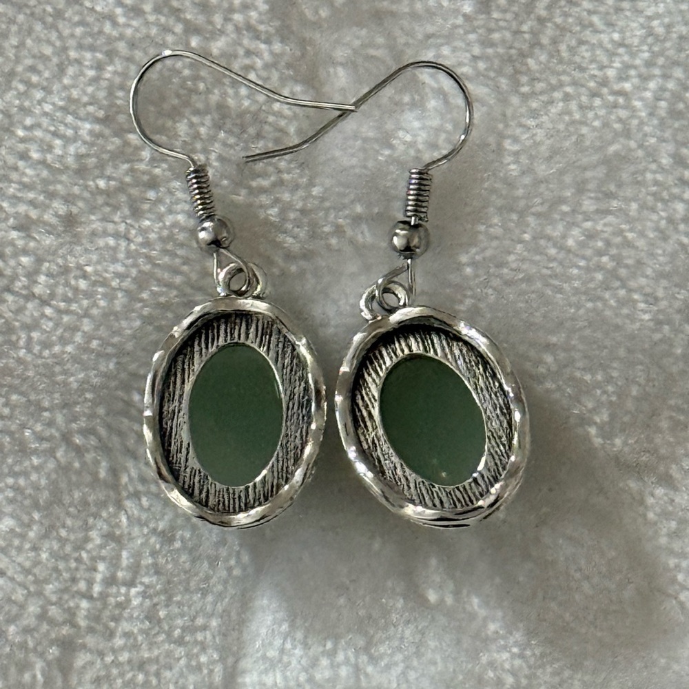 Textured Silver Disc Earrings + Green Oval Cabochon Dangle Earrings - NWT - Picture 5 of 9